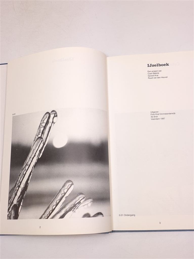 IJzelboek — IJzelregen Nederland maart 1987 Fotoboek, Ophalen of Verzenden, Gelezen