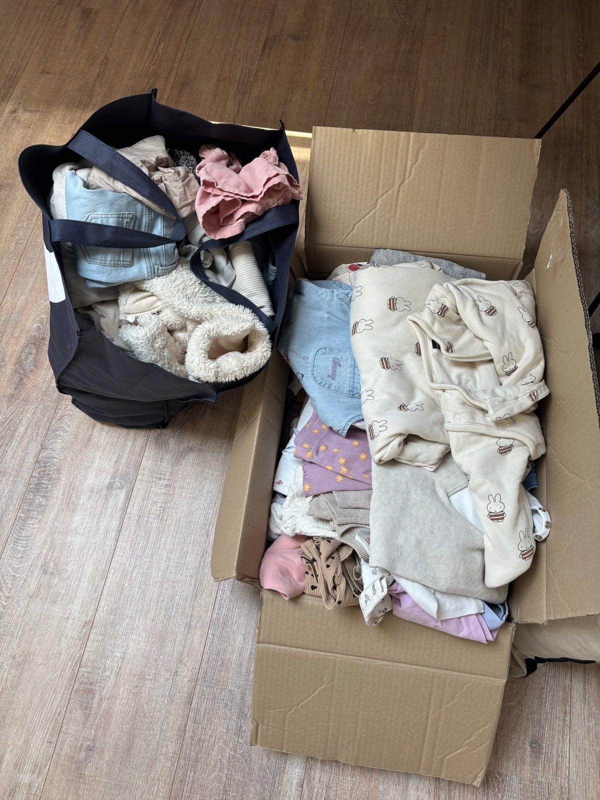 Grote zak en doos babykleding maat 56-68 (rompers, truien, j, Ophalen, Gebruikt, Jongetje of Meisje