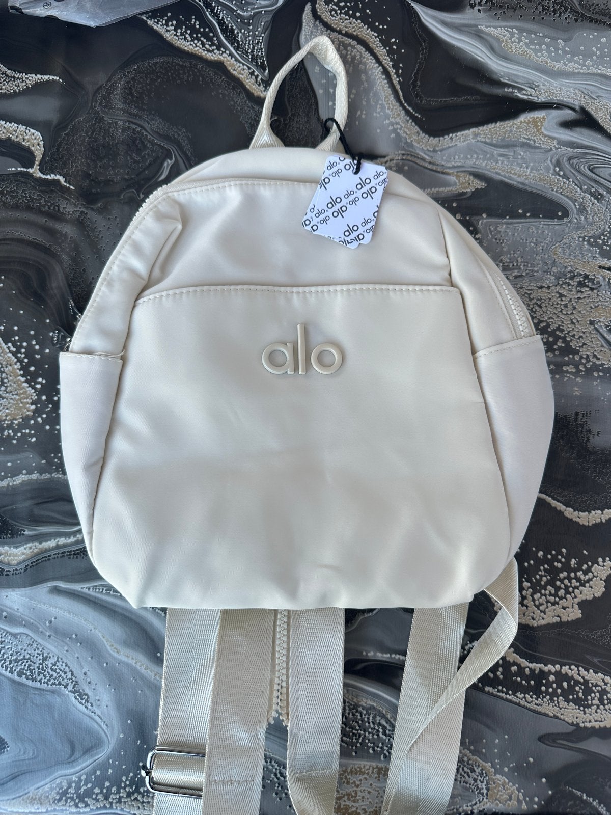 Alo Yoga Tassen - Diverse Modellen en Kleuren, Sieraden, Tassen en Uiterlijk, Tassen | Damestassen, Overige kleuren, Shopper, Nieuw