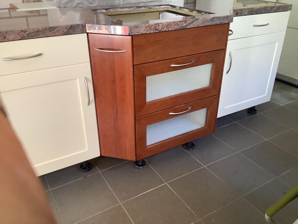 Keuken, handgemaakt, kersenhout en vanille MDF, Ophalen, Gebruikt, 150 tot 200 cm, Minder dan 100 cm
