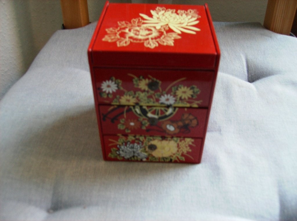 JAPANS, RODE LAK, IERADEN KASTJE METLAA, Overige herkomsten, Ophalen of Verzenden