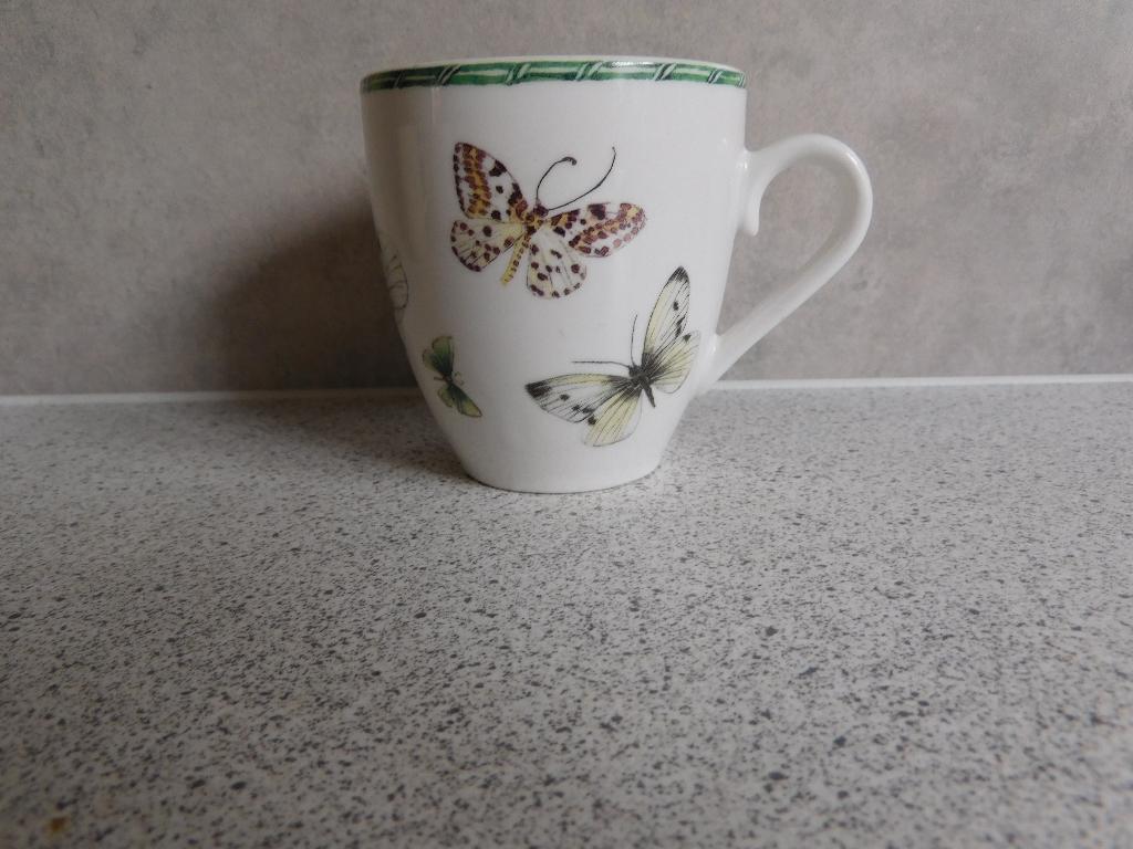 Mok B 8x7,5 cm. Vlinders Janneke Brinkman JBS, Ophalen of Verzenden, Zo goed als nieuw, Overige stijlen, Kop(pen) en/of Schotel(s)