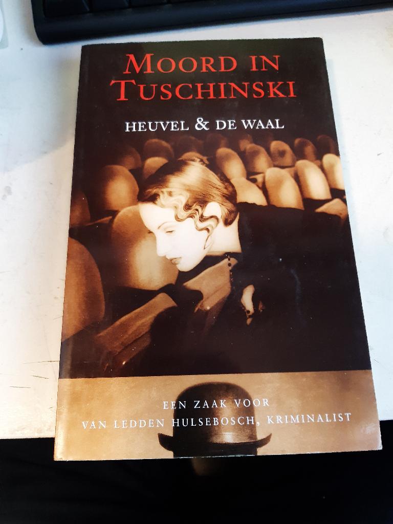 Heuvel & De Waal-Moord in Tuschinski (Z202-73), Ophalen of Verzenden, Zo goed als nieuw