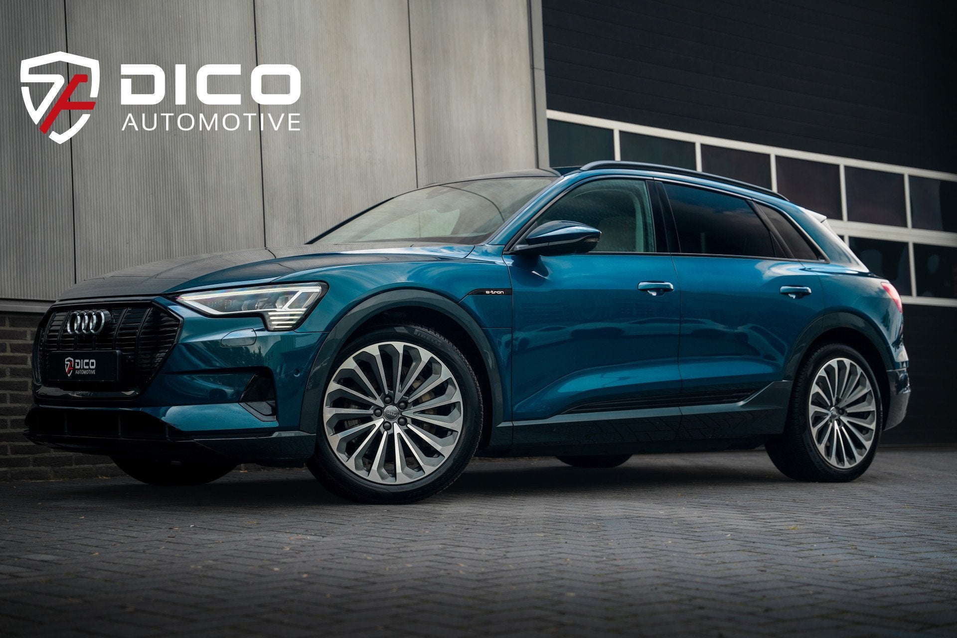 Audi e-tron 55 Quattro 408 pk Advanced 95 kWh Audi-Design /, 131 €/maand, 95 kWh, Blauw, 360 pk
