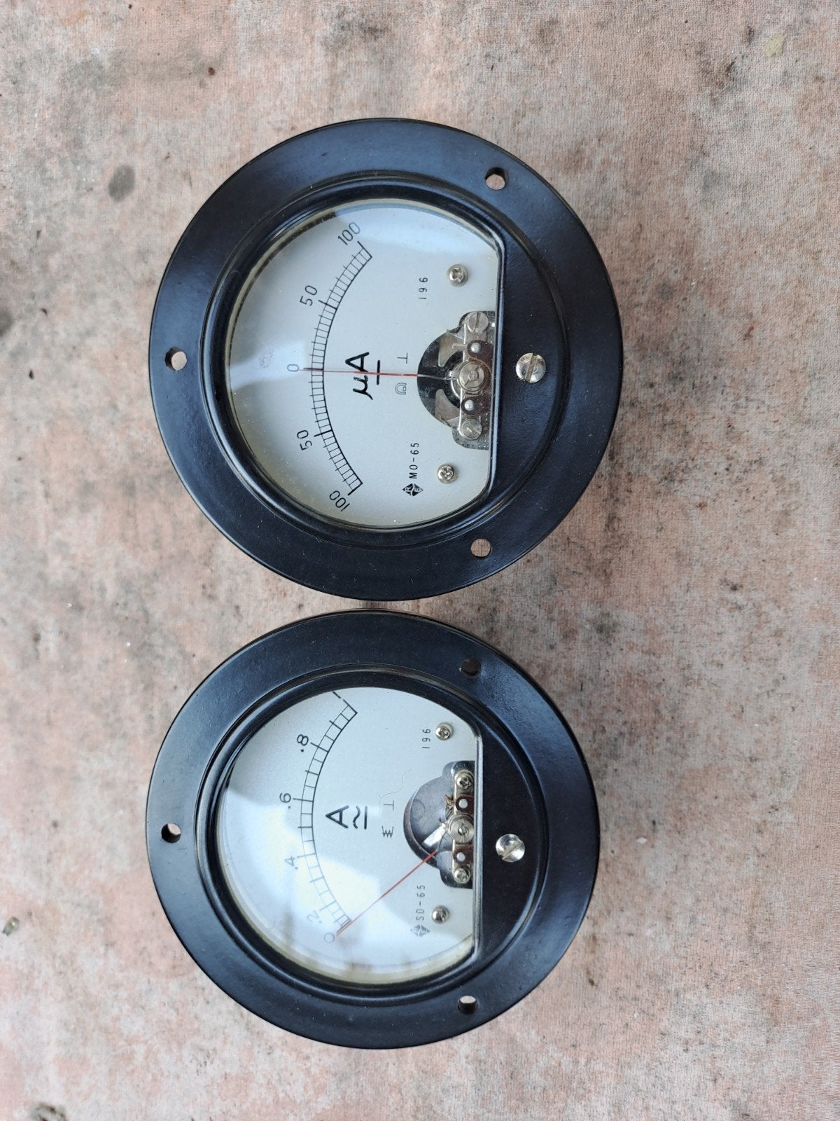 ampere meters, Ophalen