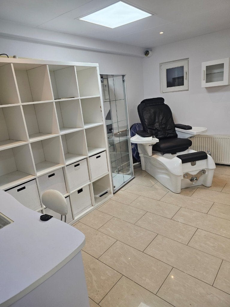 tehuur schoonheidsalon/kapsalon
