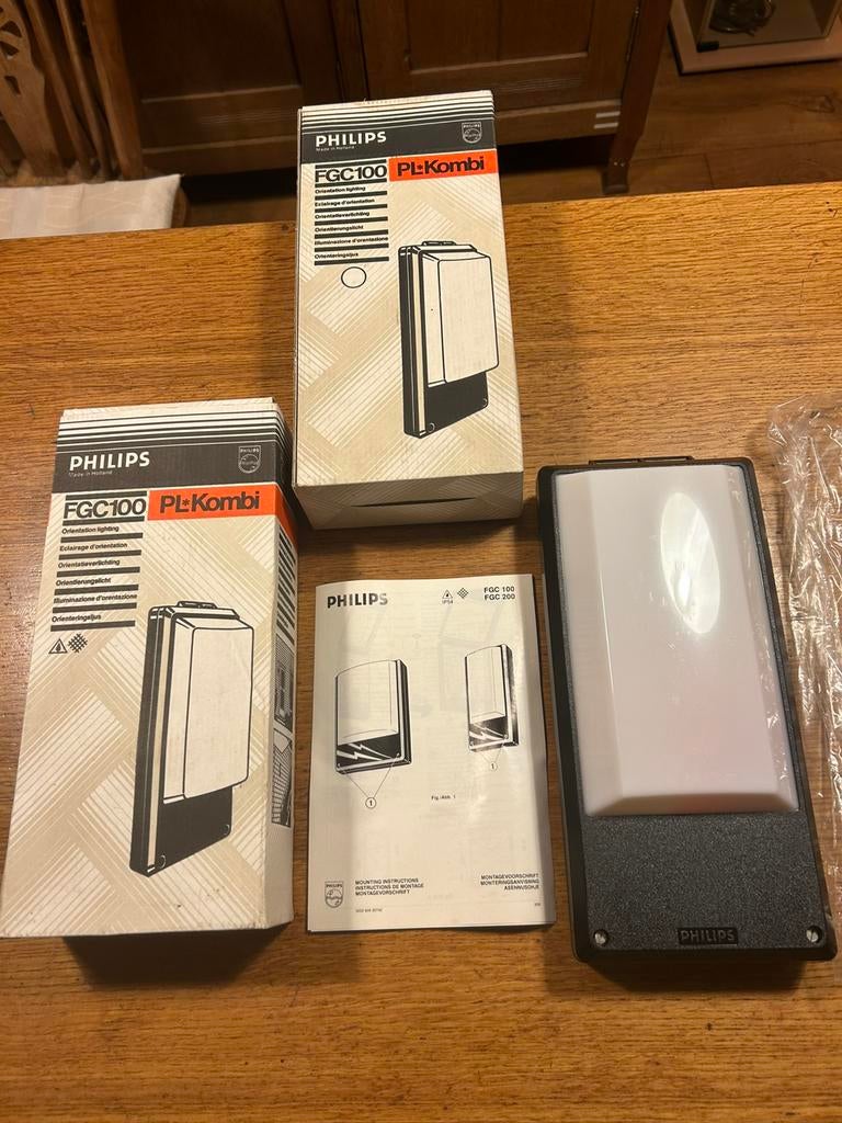 Buitenverlichting Philips FGC100, Kunststof, Minder dan 50 watt, Wandlamp, Nieuw