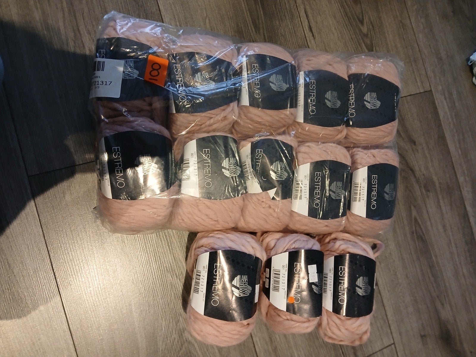 13 bollen Estremo wol, roze, 60% scheerwol, Ophalen of Verzenden, Nieuw, Breien of Haken, Wol of Garen