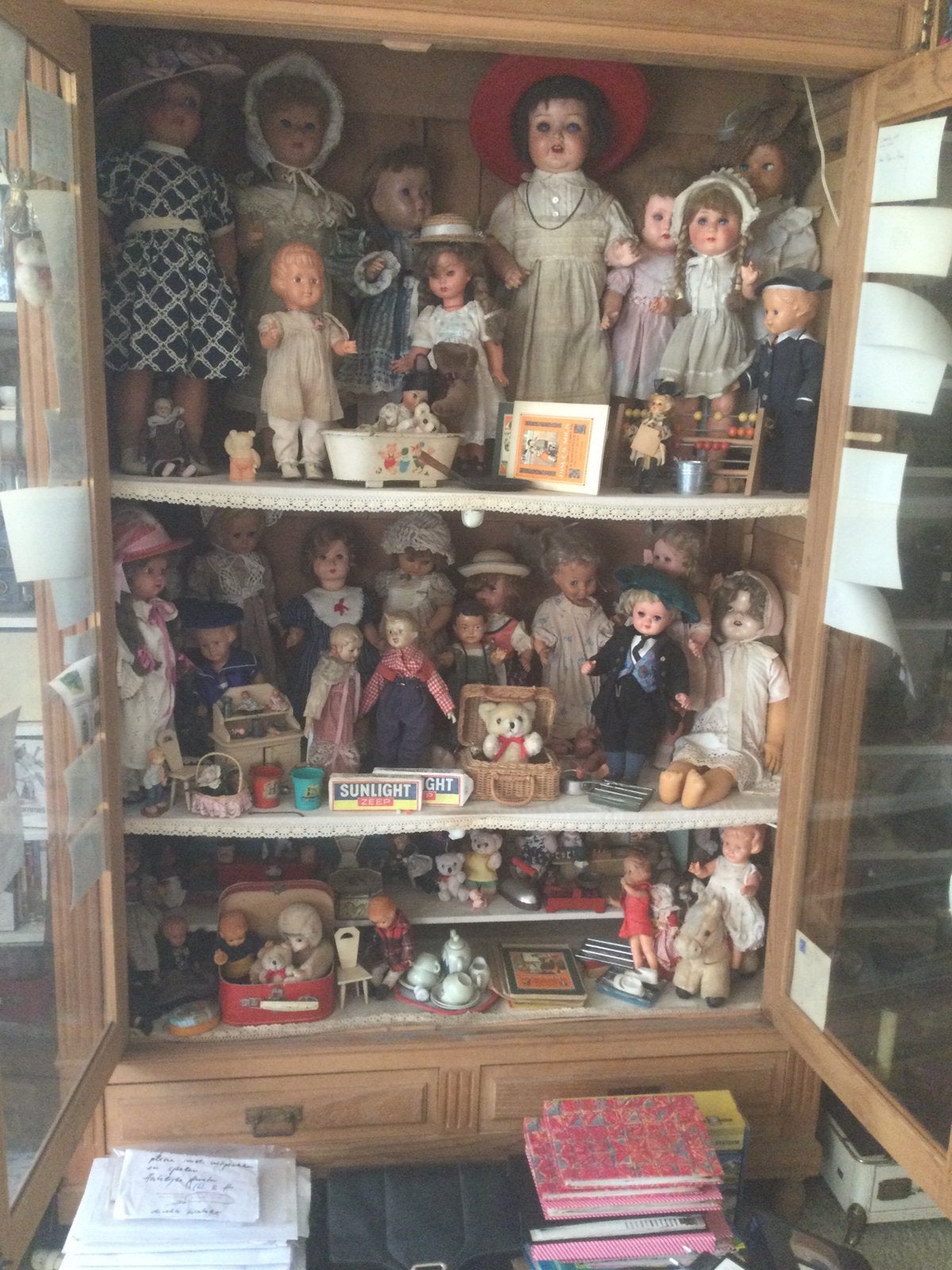 Antieke poppen plus kast, Ophalen of Verzenden, Gebruikt, Poppenhuis