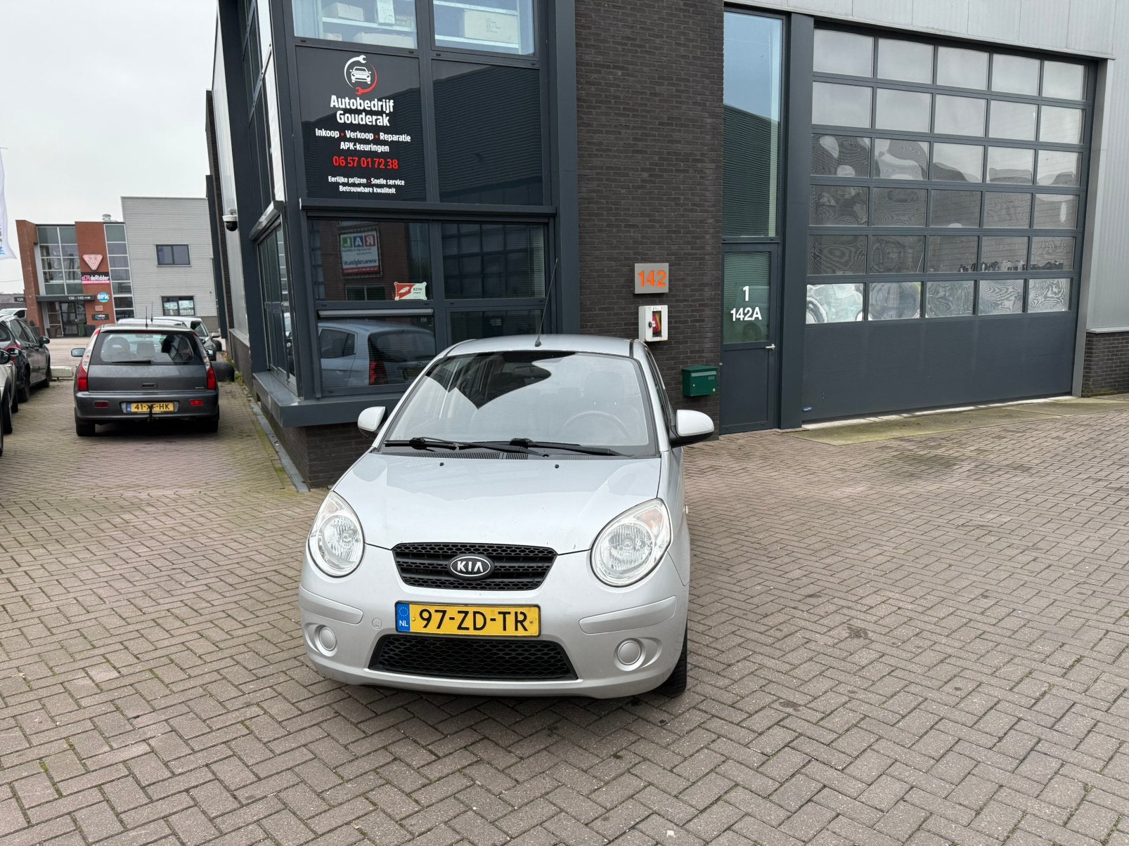 Kia Picanto 1.0 2008 Grijs, Voorwielaandrijving, 836 kg, 4 cilinders, 400 kg