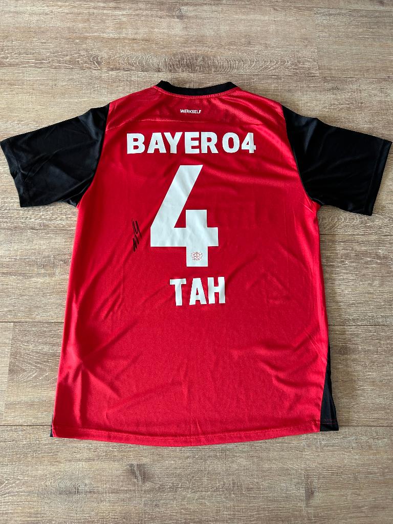 Gesigneerd shirt Jonathan Tah, Bayer Leverkusen, Bayern, Verzamelen, Ophalen of Verzenden, Nieuw, Buitenlandse clubs, Shirt