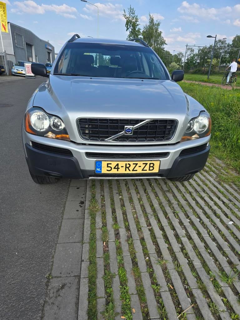 Volvo XC90 2.4 D5 Geartronic 2005 Grijs  7 PERSOON, Auto's, Volvo, 241 €/maand, 7 stoelen, 163 pk, Bedrijf