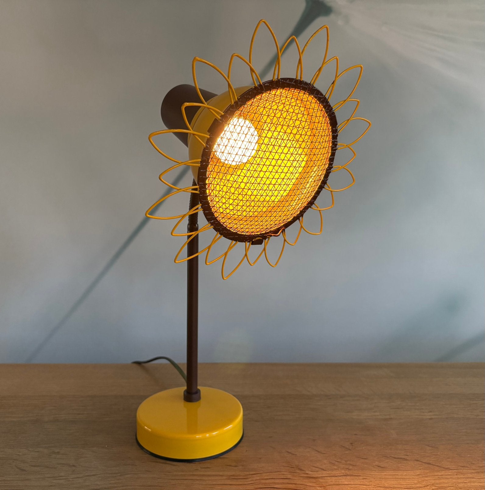 Prachtige en originele zonnebloem tafellamp made by me, Bureaulamp, Overige merken, Vintage, Meerkleurig