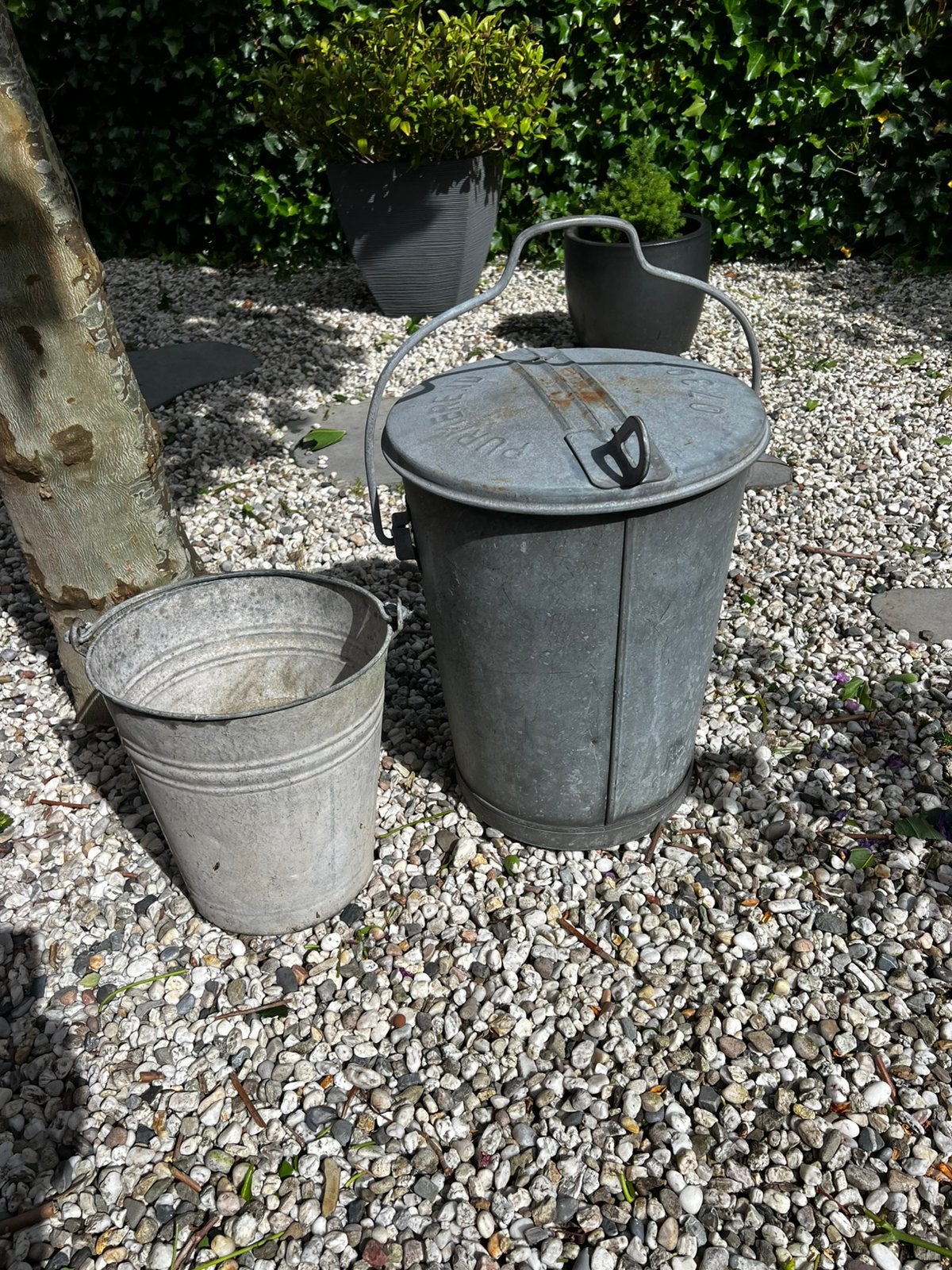 Purmerend zinken vuilnisbak met zinken emmer, Ophalen
