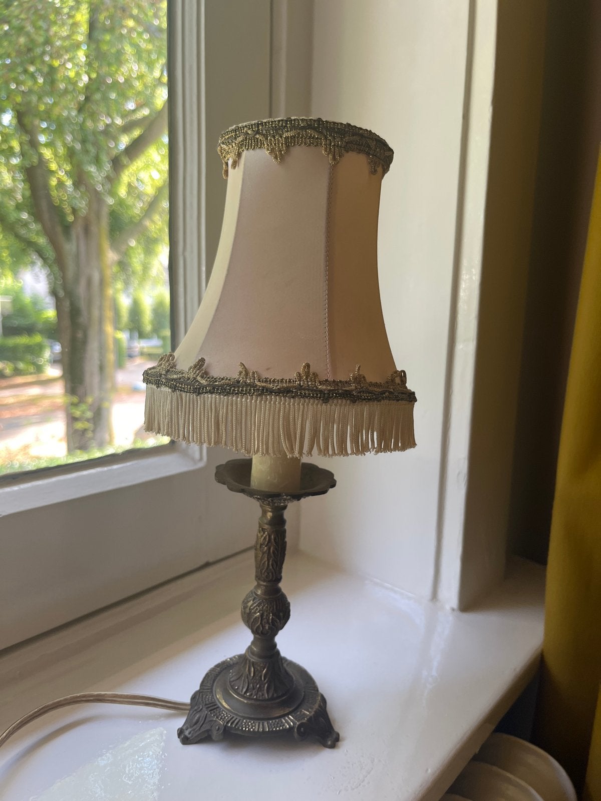 Antieke tafellampje met stoffen kap, Antiek en Kunst, Antiek | Lampen, Ophalen of Verzenden