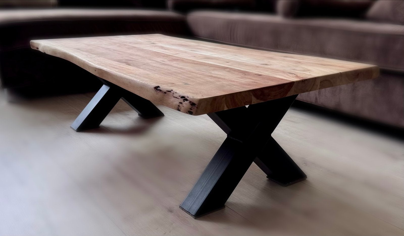 Salontafel acaciahout met stalen X-poot, Ophalen, 100 tot 150 cm, 50 tot 100 cm, Zo goed als nieuw