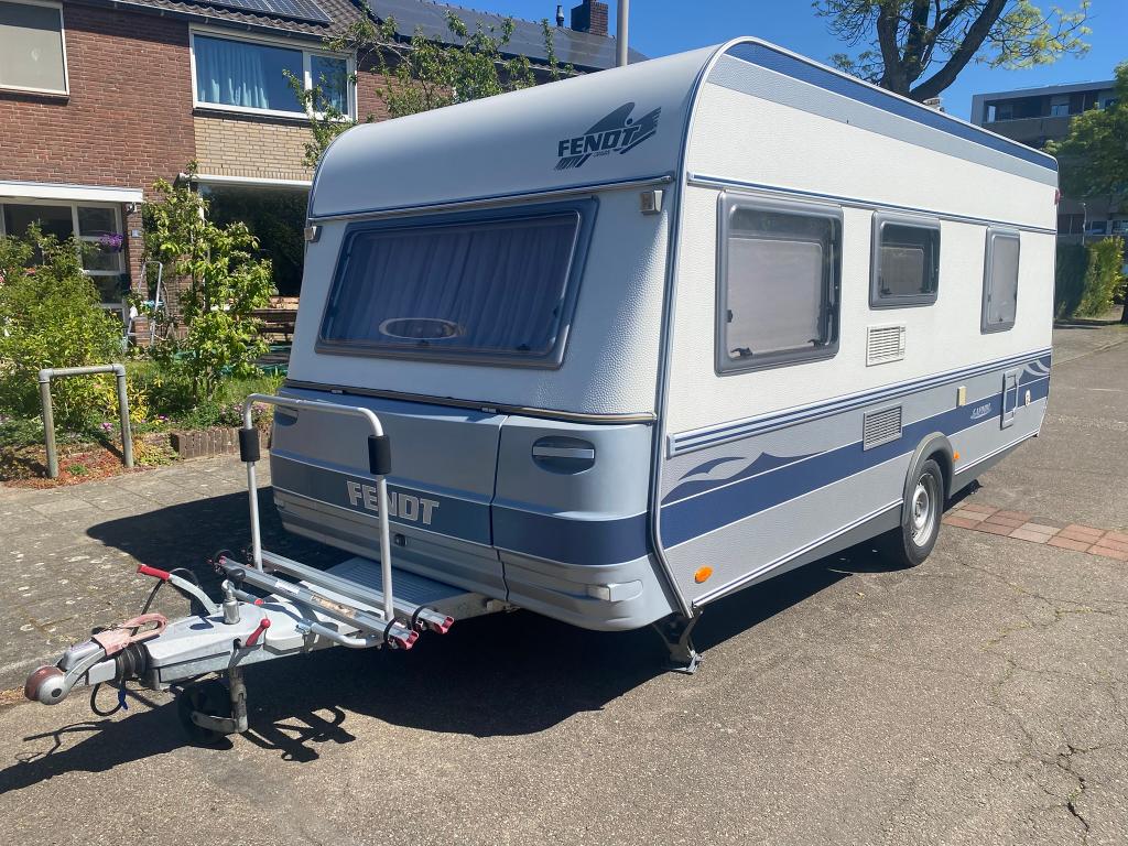 Caravan Fendt Saphir 490TKM, Caravans en Kamperen, Caravans, Rondzit, Kachel, Dwars-stapelbed, Particulier