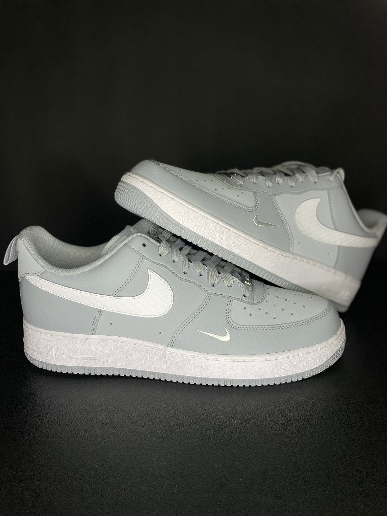 NIKE AIR FORCE 1 LOW '07 LV8 CARBON FIBER SWOOSH - maat 43, Kleding | Heren, Schoenen, Wit, Nike, Nieuw, Ophalen of Verzenden