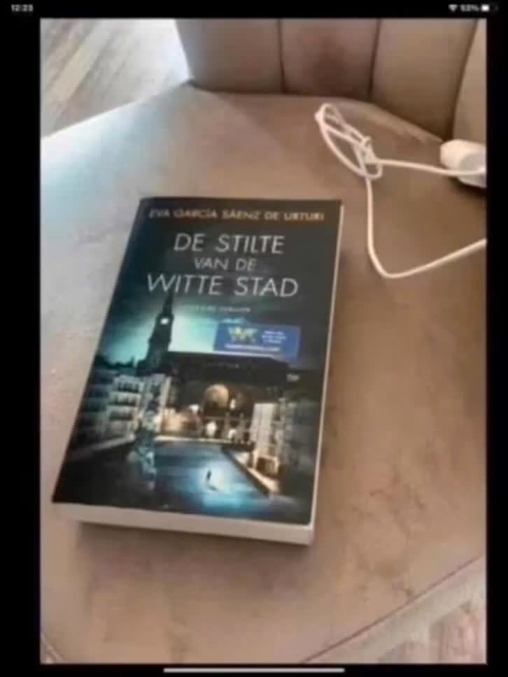 De Stilte van de Witte Stad - Eva Garcia Saenz de Urturi, Europa overig, Eva Garcia Saenz de Urturi, Ophalen of Verzenden, Zo goed als nieuw