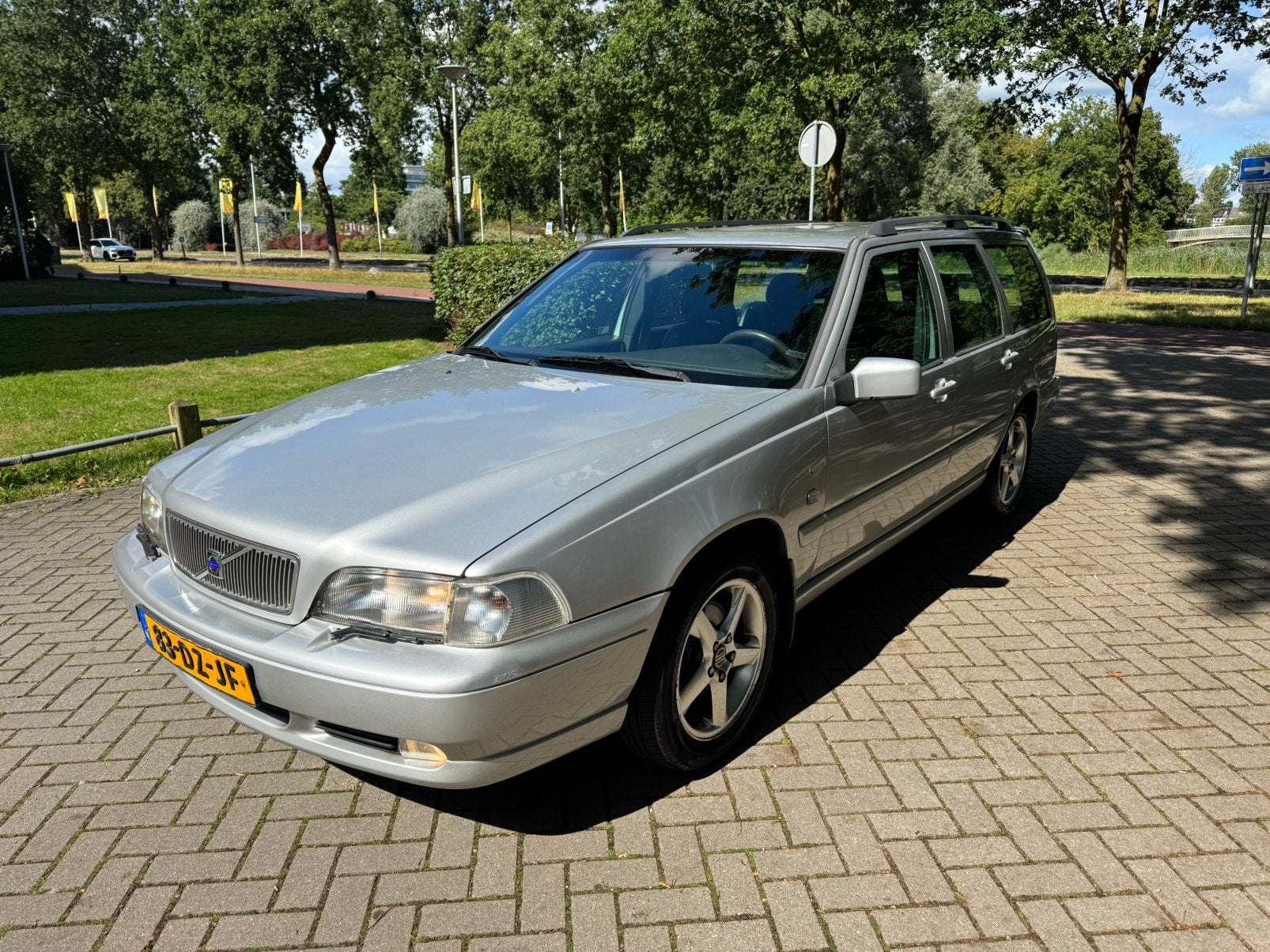 # Volvo V70 2.4 140PK 2000 Grijs APK Nieuw #, Voorwielaandrijving, Zwart, 1436 kg, Stationwagon