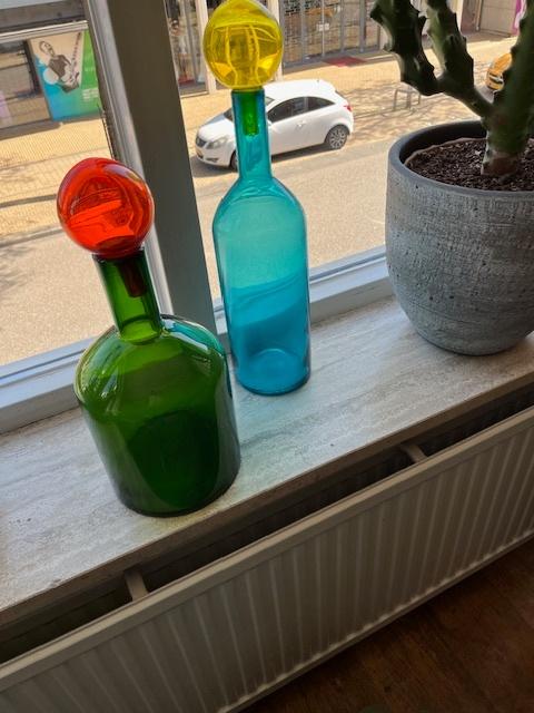 Twee mooie Pols Potten flessen, Ophalen, Zo goed als nieuw, Glas, Modern