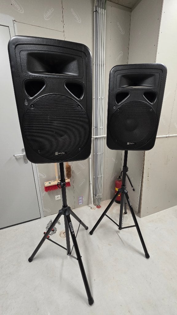 SkyTec SP1500A Actieve Speakerset 15" met Standaards 1600W, Gebruikt, 120 watt of meer, Front, Rear of Stereo speakers, Ophalen