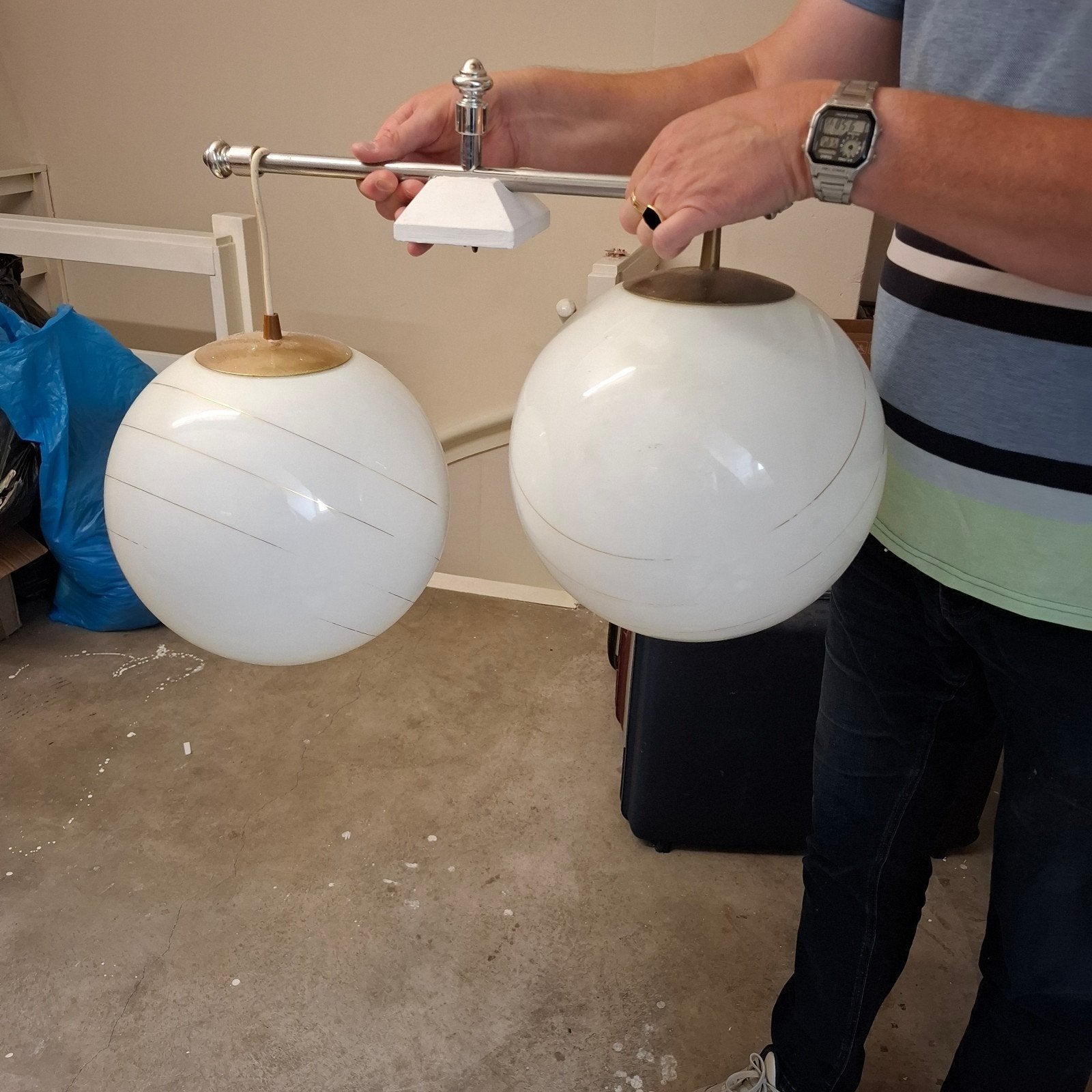 Vintage Hanglampen Set - Melkglas Bollen met Streepdecor, Ophalen, Gebruikt, Glas, E27 (groot)