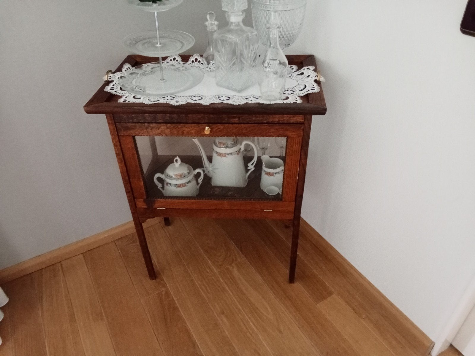 Antieke vitrinekastje  met glas, Antiek en Kunst, Antiek | Meubels | Kasten, Ophalen