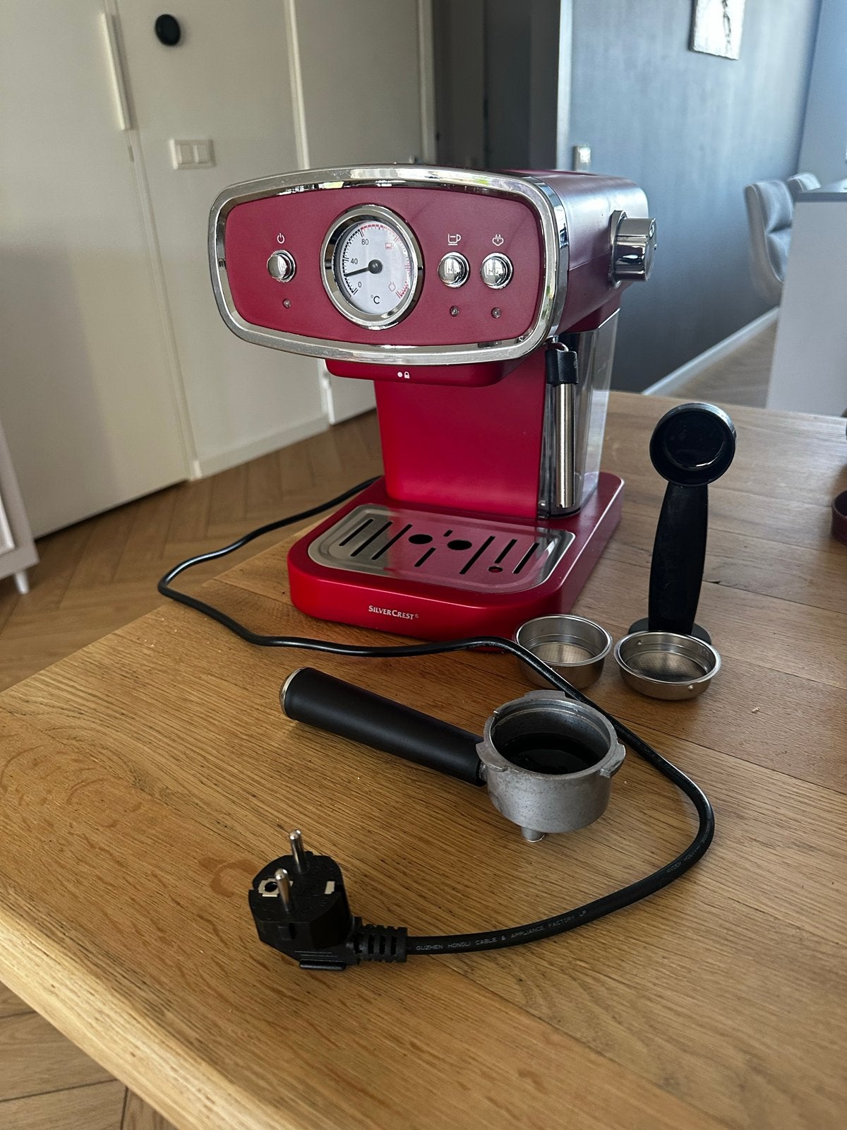 Silvercrest piston espressomachine met melkopschuimer rood, Witgoed en Apparatuur, Koffiezetapparaten, Afneembaar waterreservoir