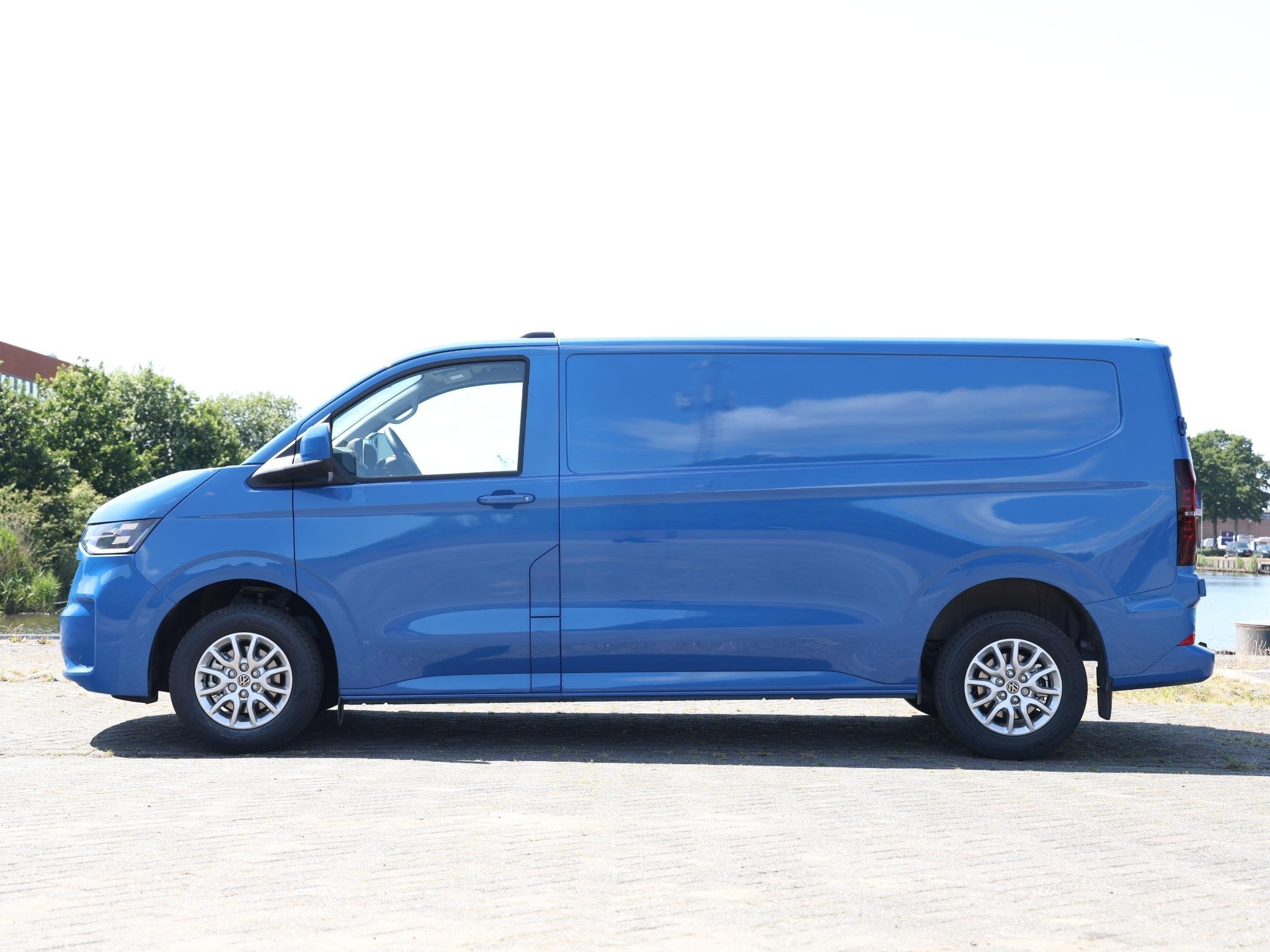 Volkswagen e-Transporter Style Intro L2 210 kW (286 pk) 3500, Auto's, Automaat, Zwart, Nieuw, 2 stoelen