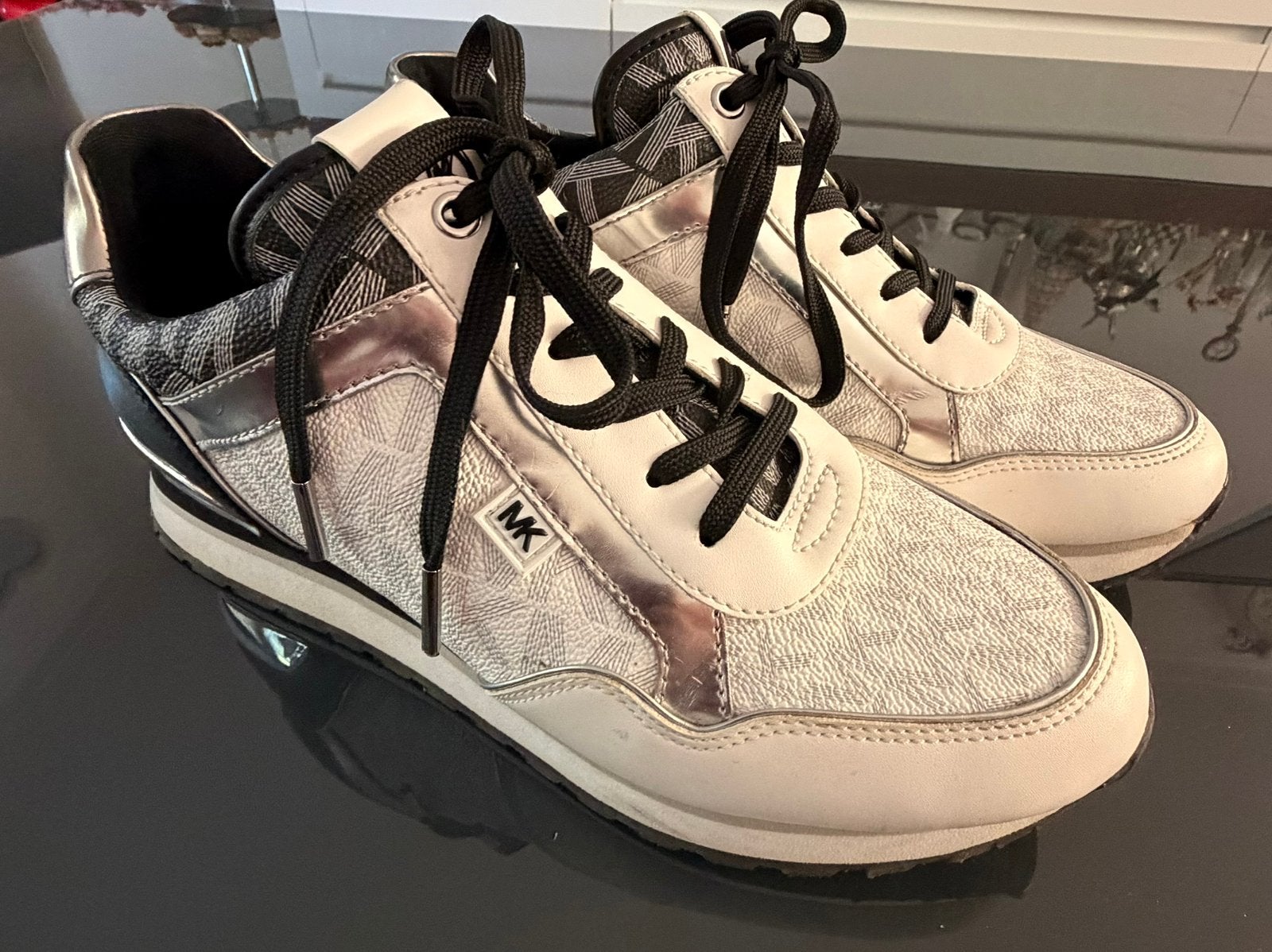 Michael Kors sneakers maat 39 (8), Kleding | Dames, Schoenen, Zo goed als nieuw, Sneakers of Gympen, Zwart, Ophalen