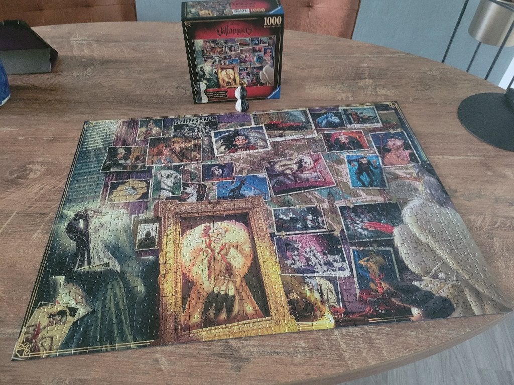 DISNEY'S VILLAINOUS = CRUELLA DE VIL + COLLECTOR'S ITEM 5,00, Ophalen of Verzenden, 500 t/m 1500 stukjes, Zo goed als nieuw, Legpuzzel