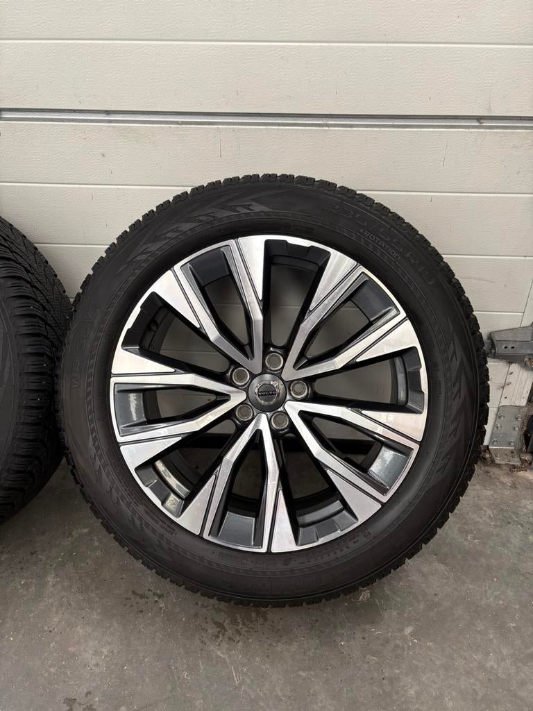 Volvo XC60 19 inch Inscription winterset Nokian 6+ mm, Gebruikt, Banden en Velgen, Winterbanden, 235 mm