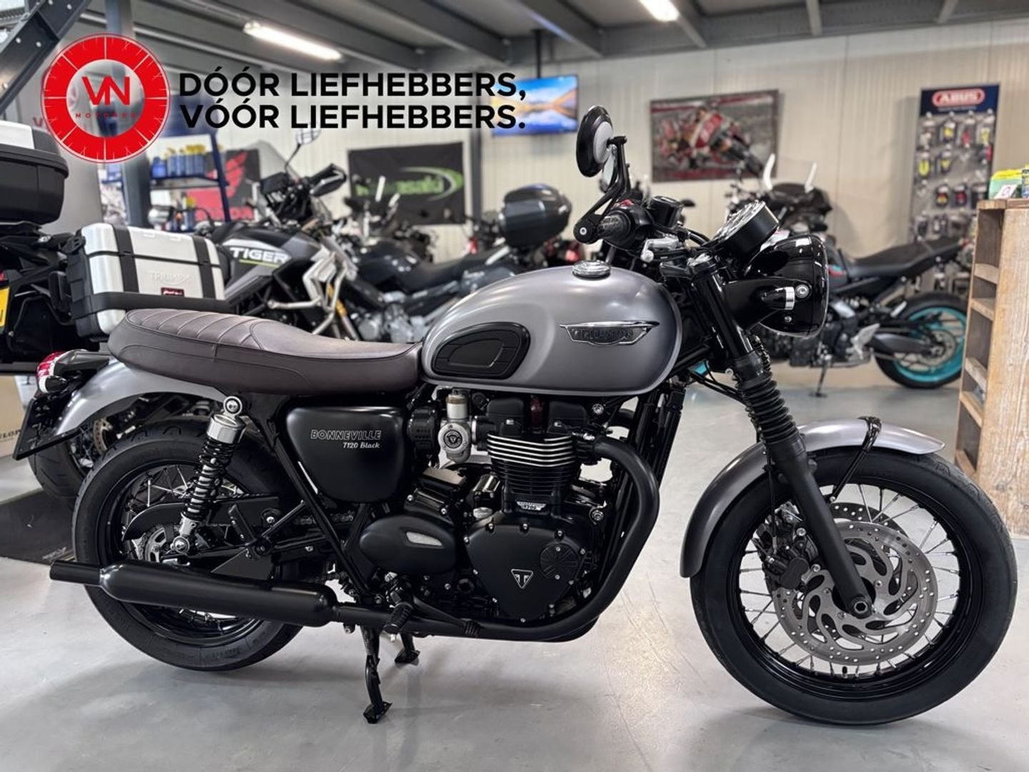 Triumph T120 BONNEVILLE BLACK (bj 2018), 2 cilinders, Chopper, Bedrijf, Onbekend