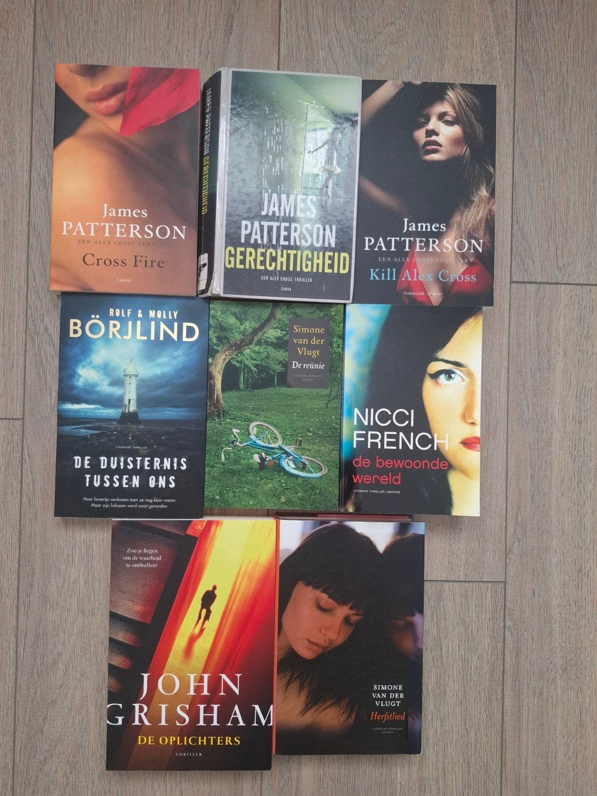 8 thrillers, Boeken, Ophalen of Verzenden, Gelezen, Populaire fictie