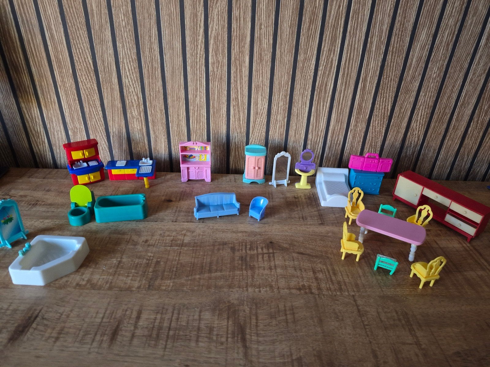 Poppenhuis meubeltjes Vaste prijs€15euro, Verzenden