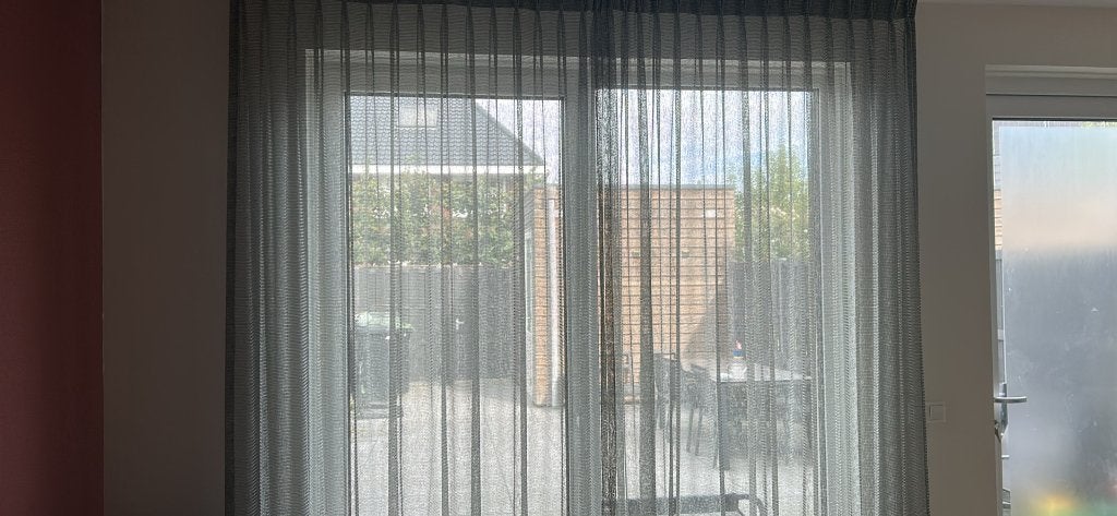 Inbetween gordijnen + rails, Huis en Inrichting, Ophalen, Zo goed als nieuw, Zwart, Inbetween gordijn