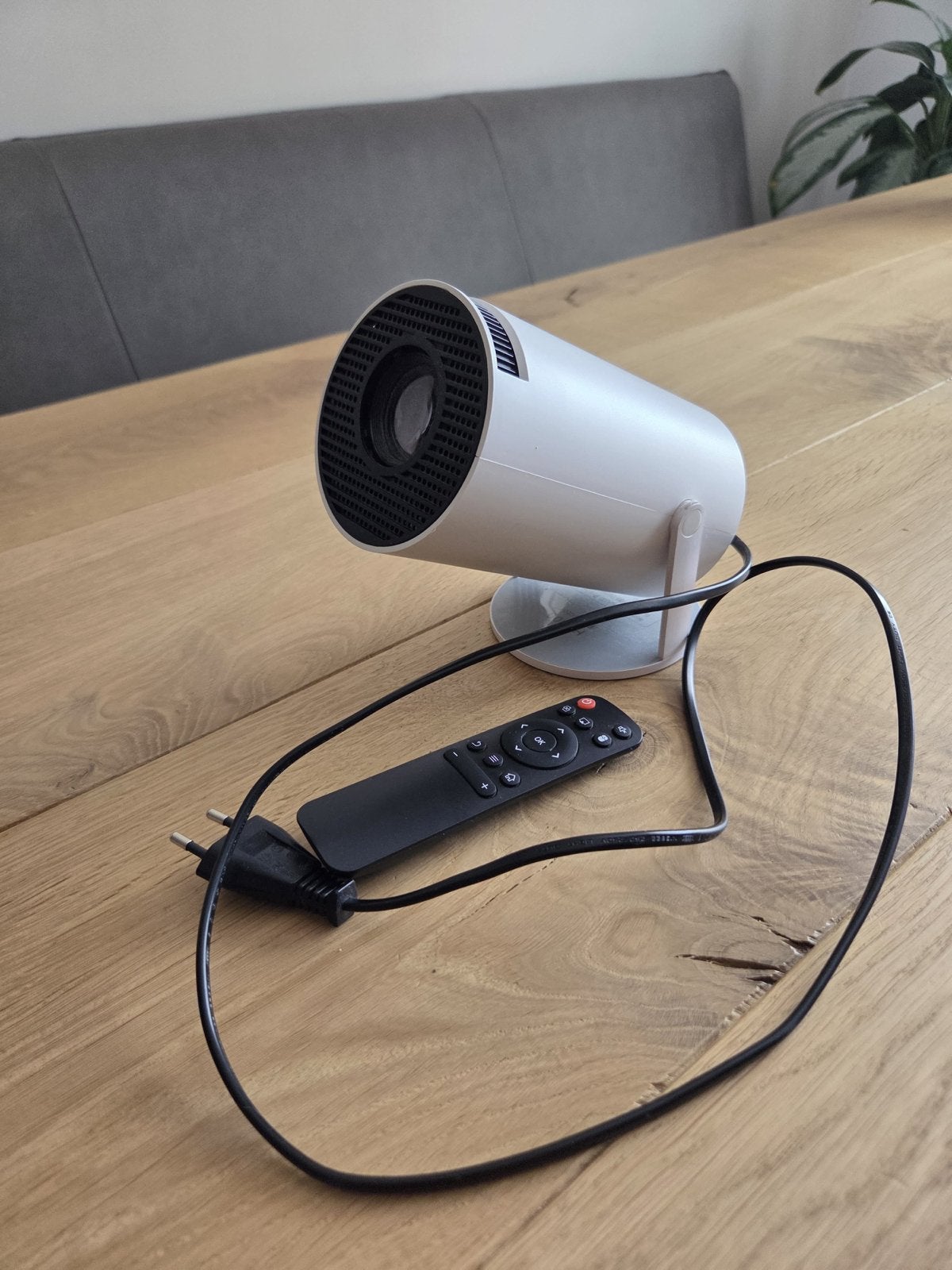 Compacte LED Beamer met Afstandsbediening, Ophalen of Verzenden, Zo goed als nieuw, LED, Full HD (1080)