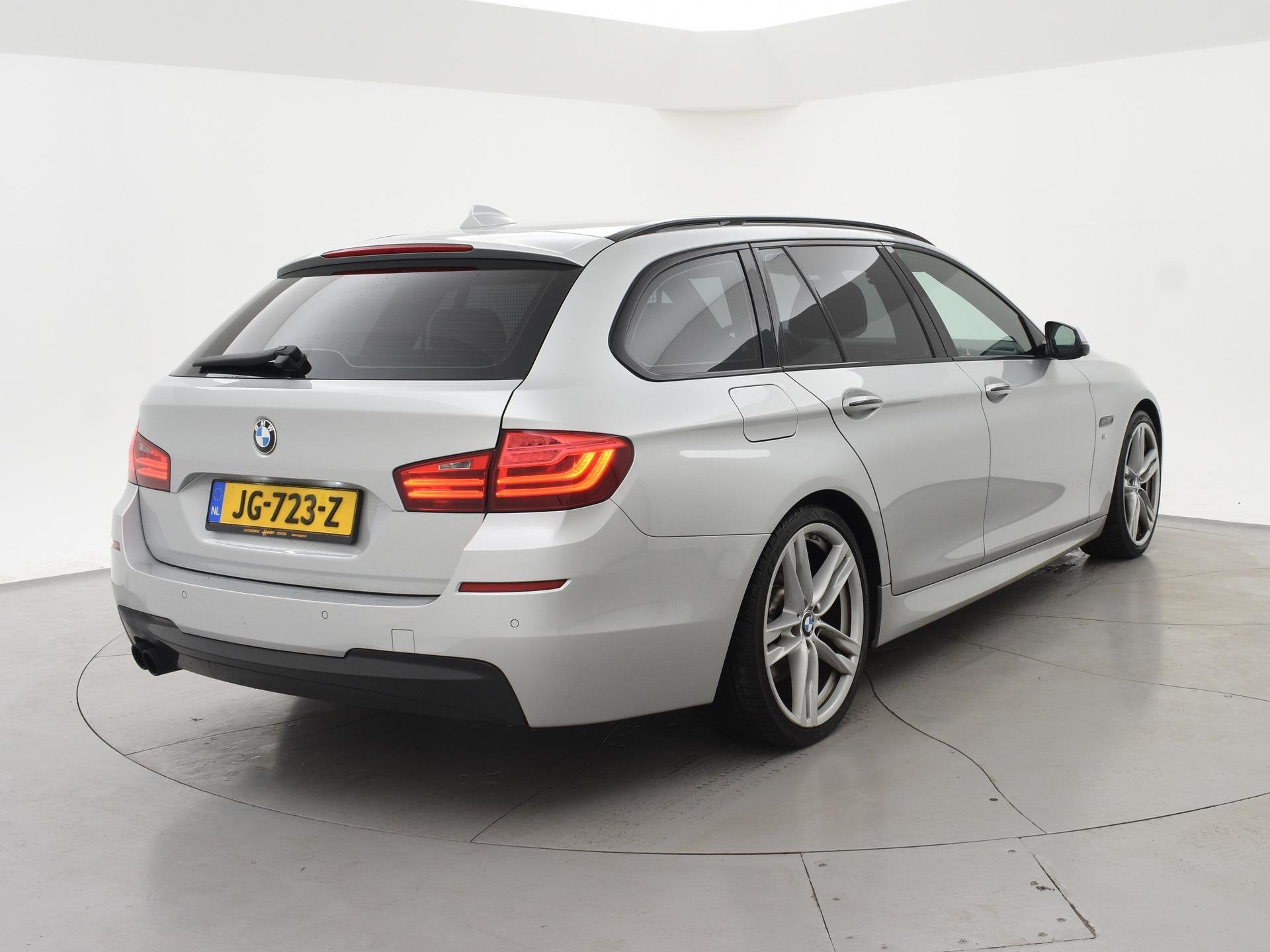 BMW 5-serie Touring 520i 260 PK M-SPORT INTERIEUR + EXTERIEU, Auto's, Automaat, Automatische klimaatregeling, Gebruikt, Euro 6