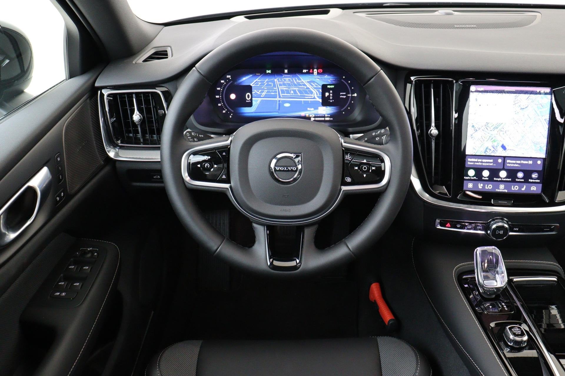 Volvo V60 T8 PLUG-IN HYBRID AWD PLUS DARK -PANO.DAK|HARMAN/K, Auto's, Automaat, 12 maanden, Stof, Gebruikt