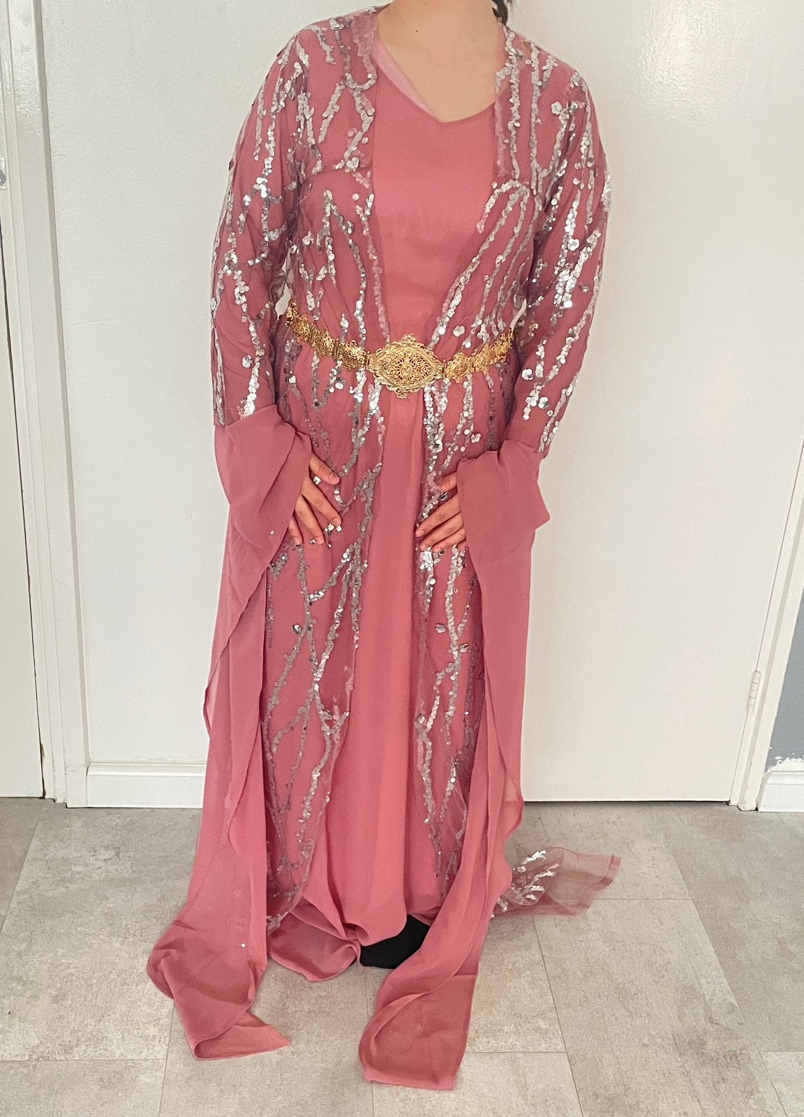 Roze Koerdische jurk – Bieden Mogelijk, Kleding | Dames, Jurken, Ophalen of Verzenden, Nieuw, Roze, Onder de knie