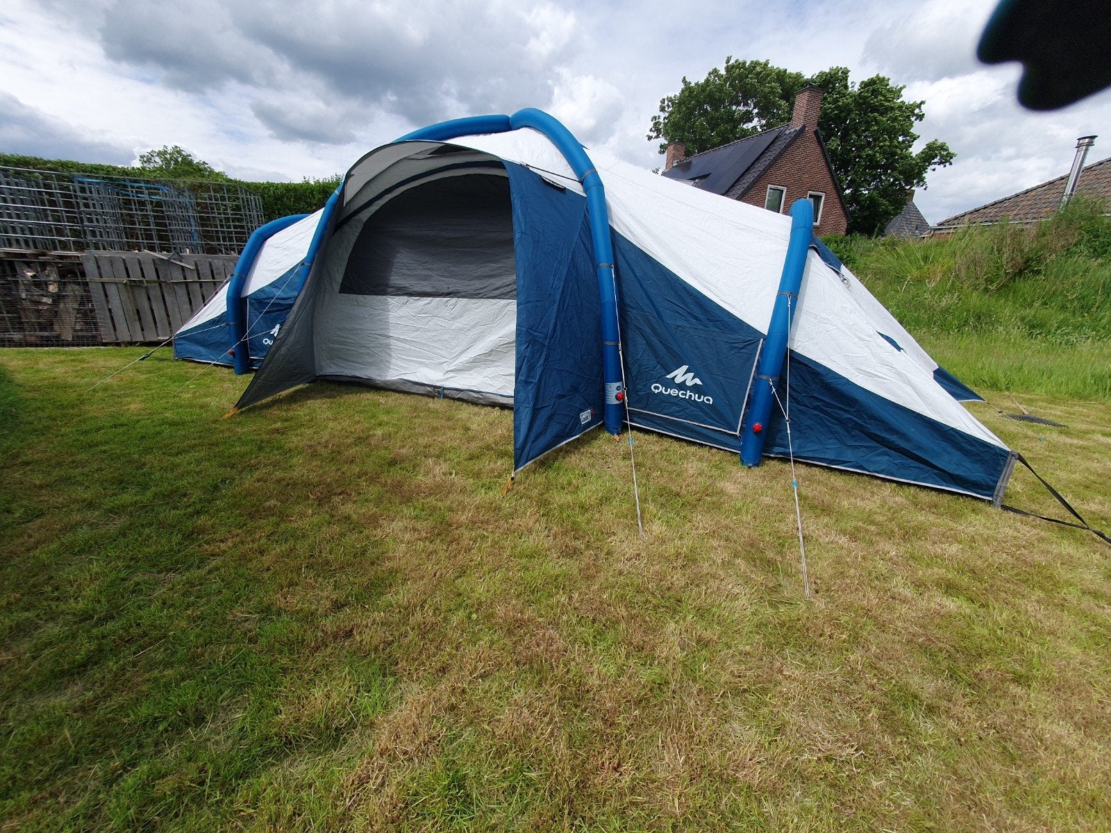 Decathlon opblaasbare tent 8.4 fresh and black, Ophalen, Zo goed als nieuw, Meer dan 6