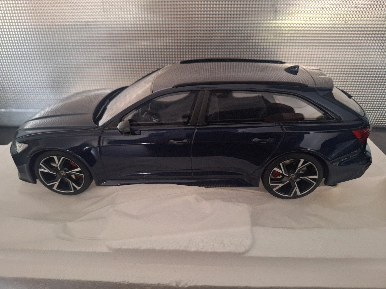 Audi RS 6 Avant Carbon Black, donker blauw Schaal 1:18, Hobby en Vrije tijd, Overige merken, Auto, TopSpeed, Nieuw