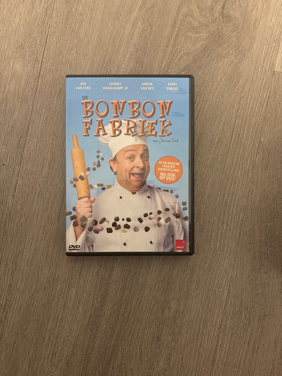 De Bonbon Fabriek DVD - Hilarische Theatervoorstelling, Alle leeftijden, Zo goed als nieuw, Cabaret, Inclusief doosje