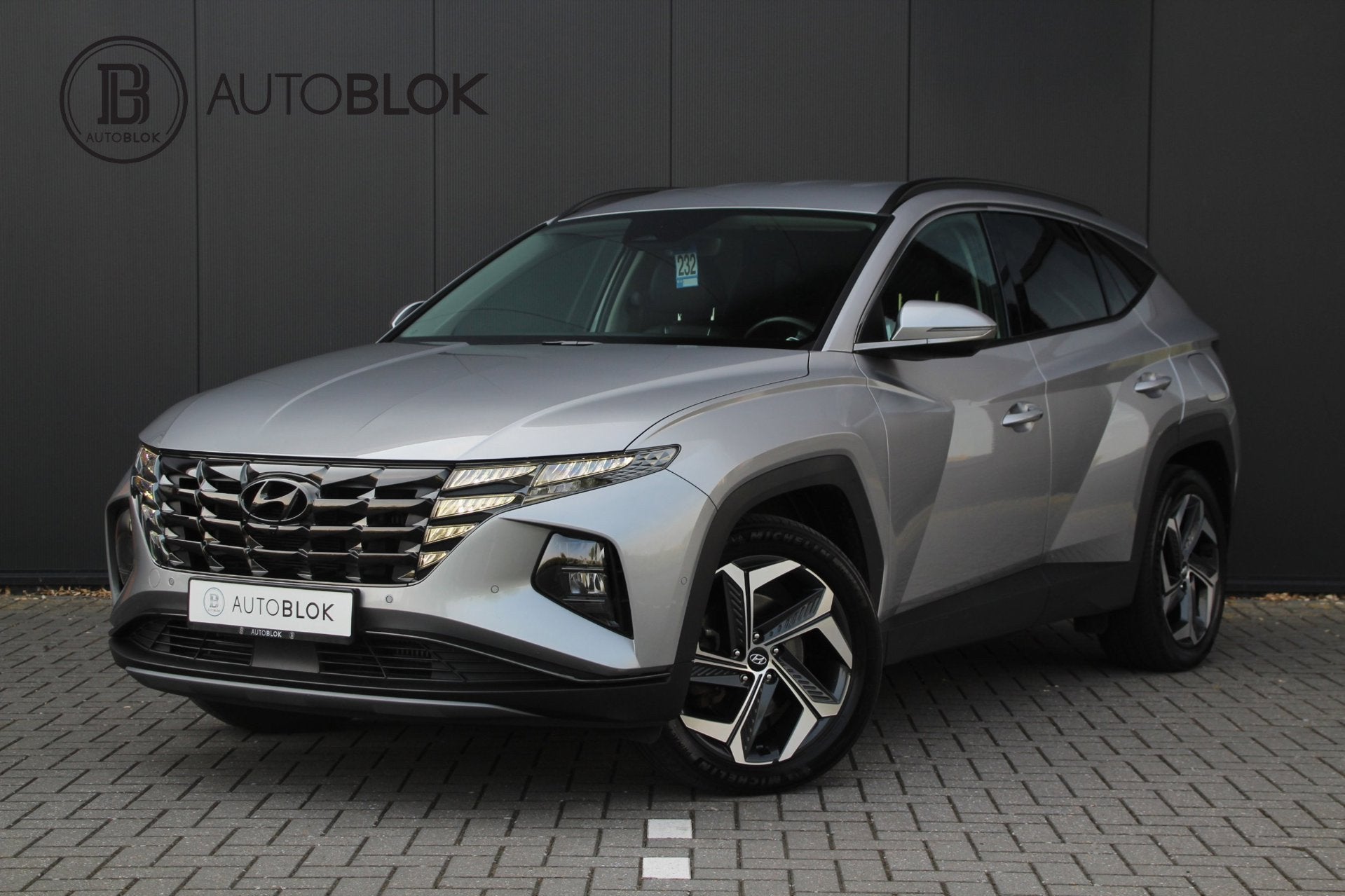 Hyundai Tucson 1.6 T-GDI PHEV Premium 4WD | Stoelverwarming, Auto's, Hyundai, Gebruikt, Zwart, 4 cilinders, Bedrijf