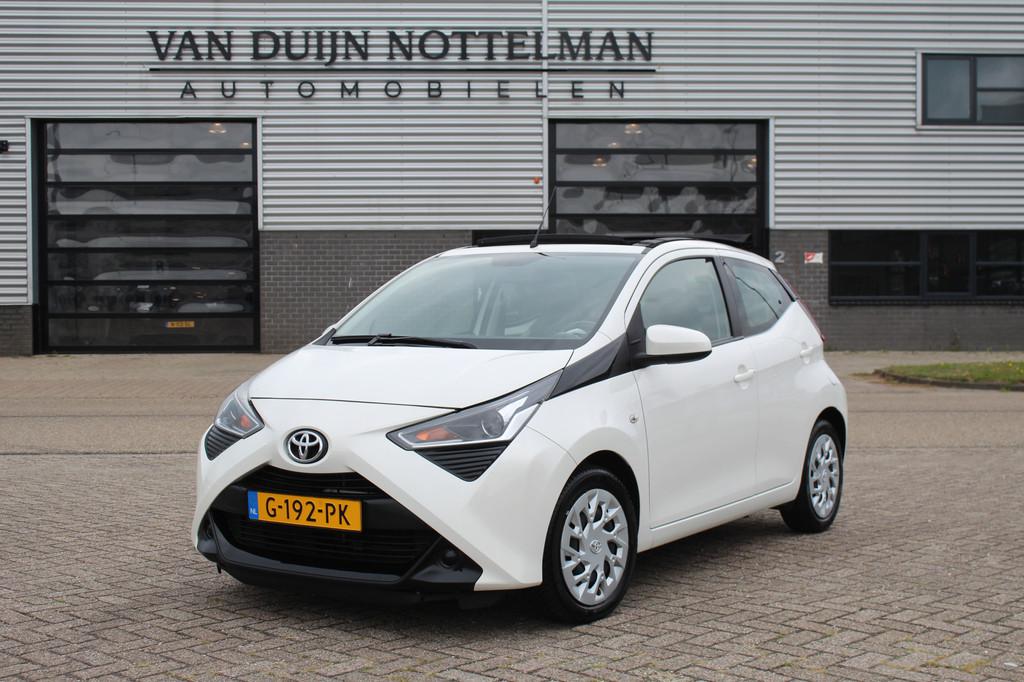 Toyota Aygo 1.0 VVT-i X-Play / Open dak / Carplay / Automaat, Auto's, Toyota, Stof, Gebruikt, Met garantie (alle), 4 stoelen