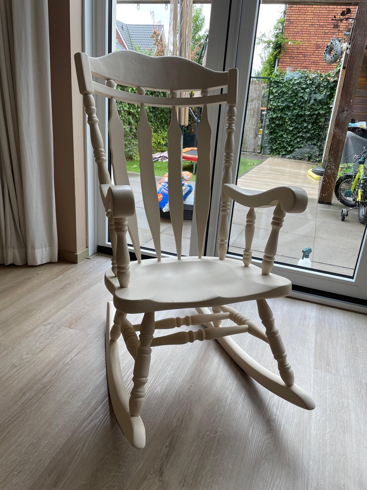 Comfortabele schommelstoel in crème wit, Huis en Inrichting, Stoelen, Ophalen, Wit, Zo goed als nieuw, Eén