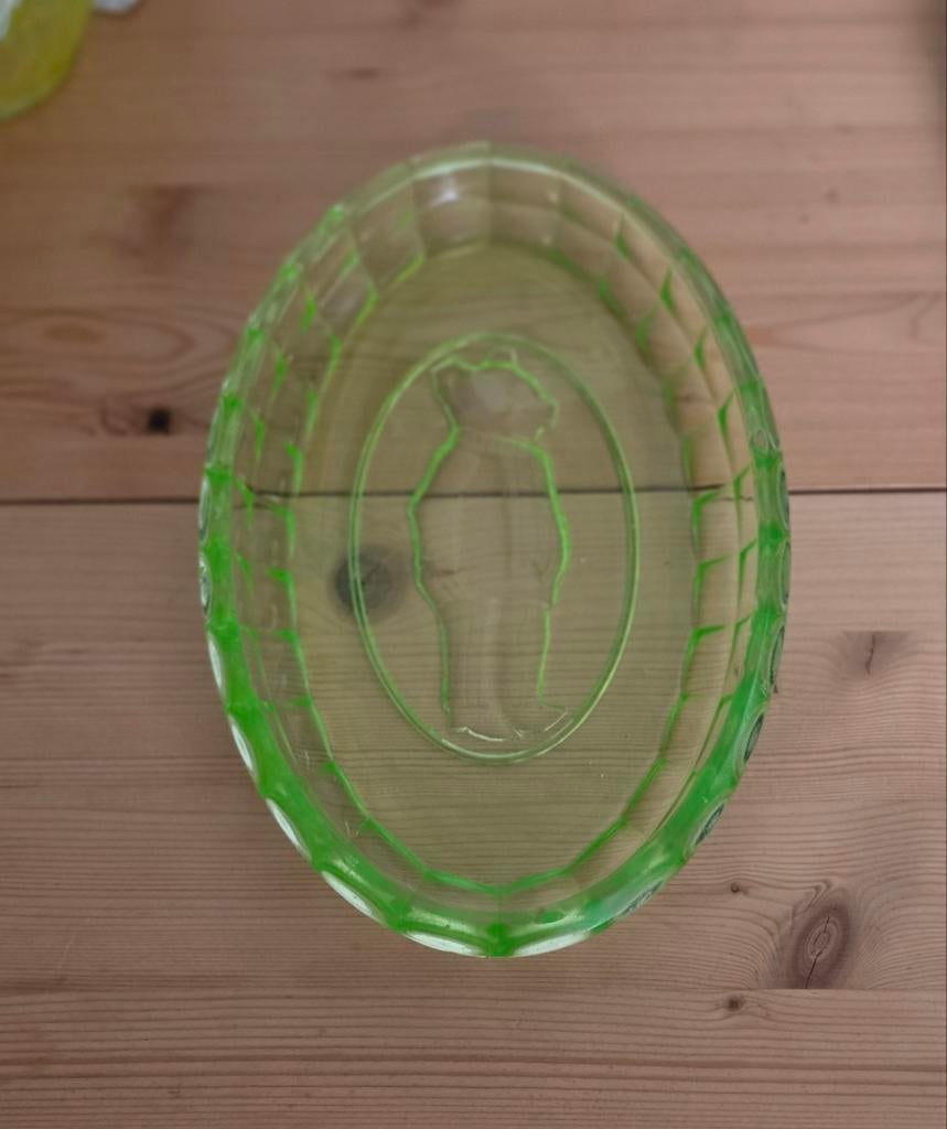 Rupert Beer Bruintje de Beer Uranium Glas Schaal, Ophalen