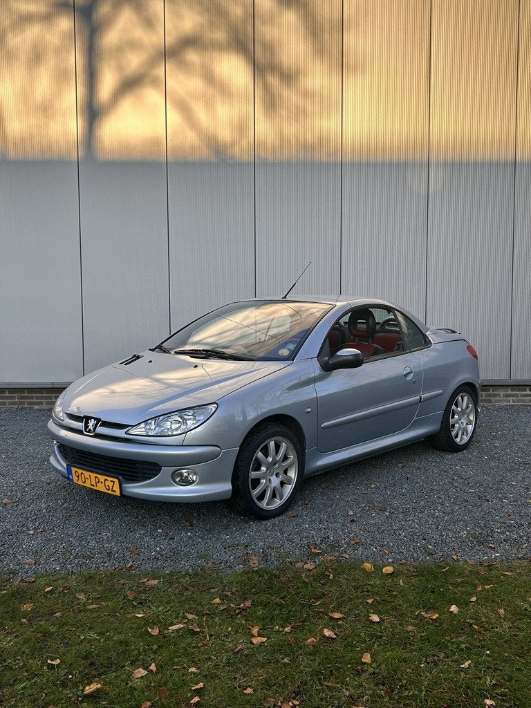 Peugeot 206 CC 2.0-16V (bj 2003), Auto's, Peugeot, 136 pk, Gebruikt, 4 cilinders, Cabriolet