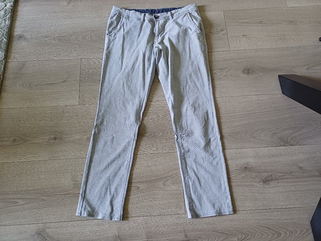lichtgrijze broek Livergy mt 52, Maat 52/54 (L), Ophalen of Verzenden, Zo goed als nieuw, Grijs